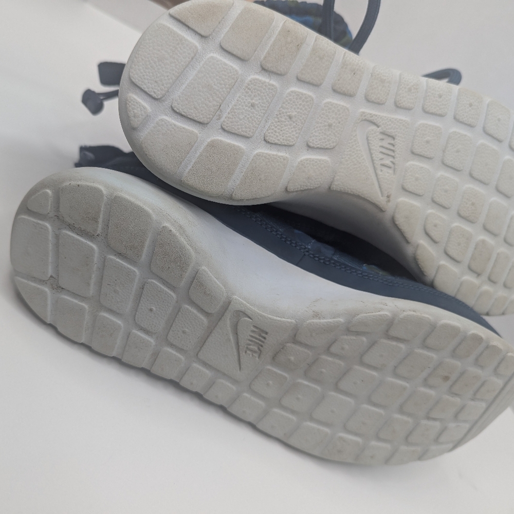 NIKE Women Roshe One Hi Print Sneaker Boot in Squadron Blue Sz 8.5 - Picture 9 of 11